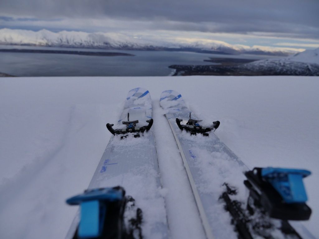 Des skis pente raide à champ droit structure sandwich 